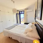 Cozy Corner Close To Beach, Golf And Shopping