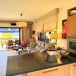 Cozy Corner Close To Beach, Golf And Shopping