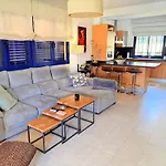 Cozy Corner Close To Beach, Golf And Shopping Prázdninový dům