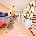 Cozy Corner Close To Beach, Golf And Shopping *
