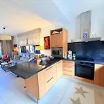 Cozy Corner Close To Beach, Golf And Shopping