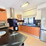 Cozy Corner Close To Beach, Golf And Shopping *