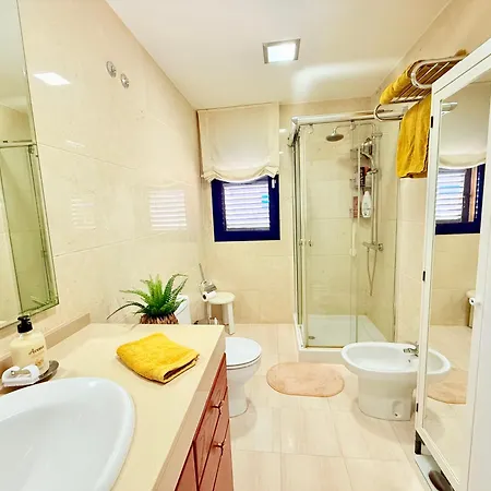 Cozy Corner Close To Beach, Golf And Shopping *