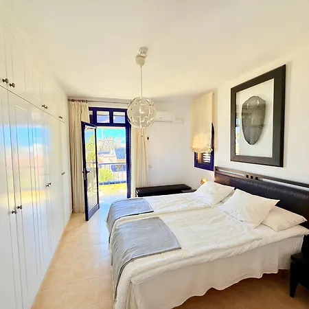 Cozy Corner Close To Beach, Golf And Shopping Holiday home