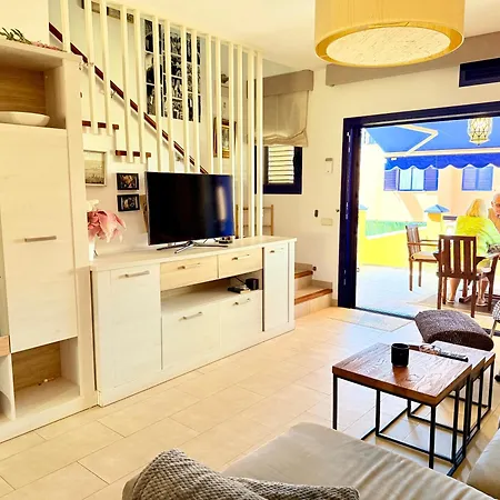 Cozy Corner Close To Beach, Golf And Shopping *