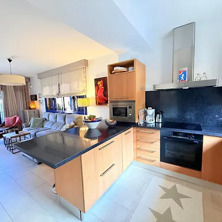 Cozy Corner Close To Beach, Golf And Shopping