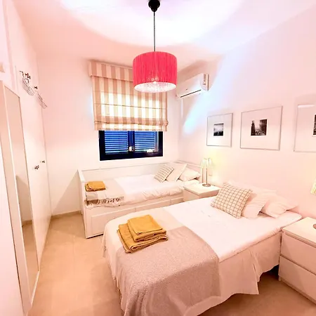 Cozy Corner Close To Beach, Golf And Shopping Holiday home *