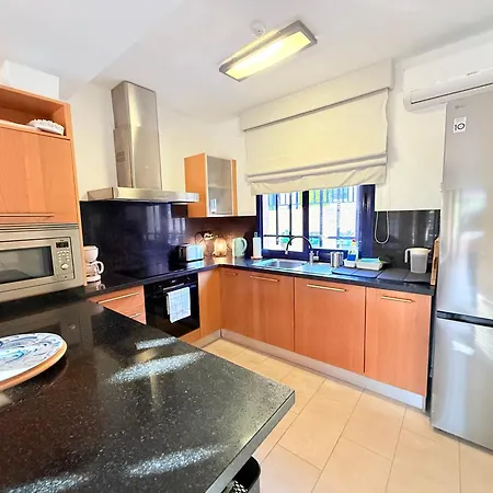 Cozy Corner Close To Beach, Golf And Shopping *